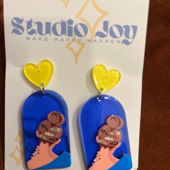 Studio Joy Lady Silhouette pierced earrings - Picture 5 of 6